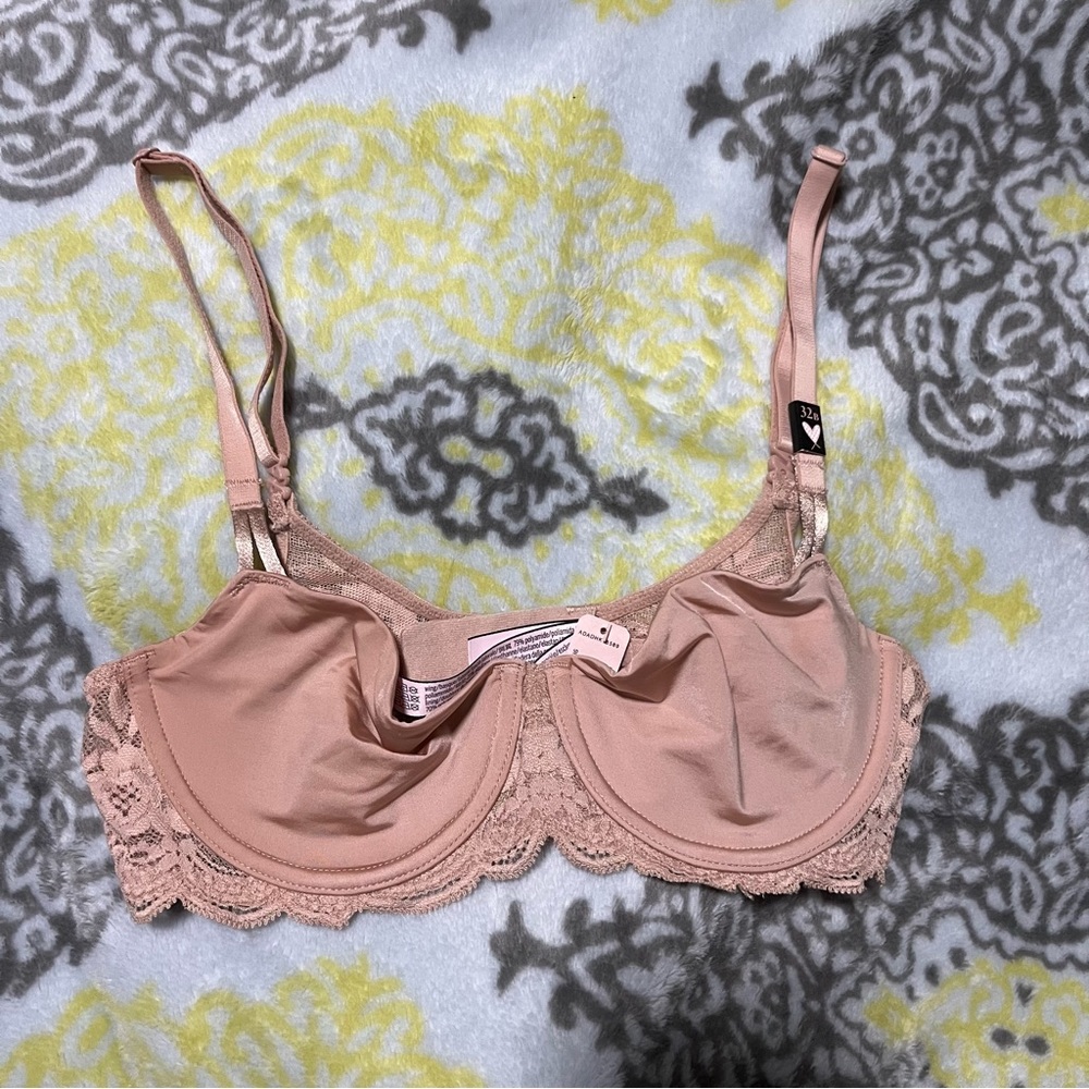 Victoria’s Secret 32B Bra